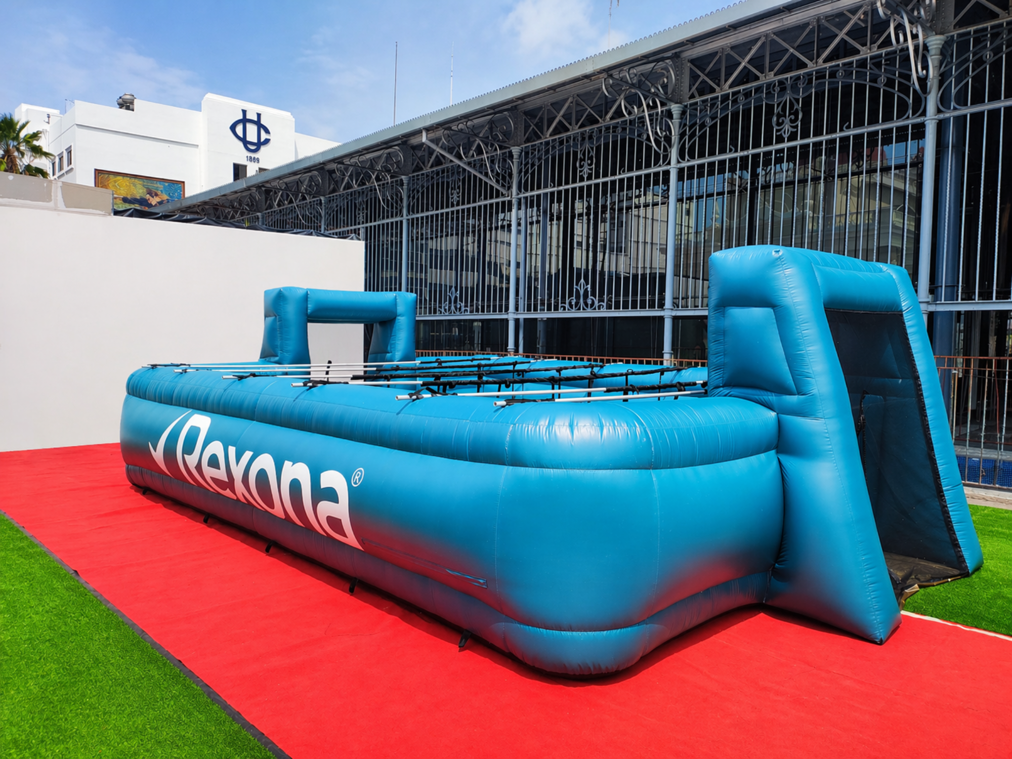 Futbolín humano inflable