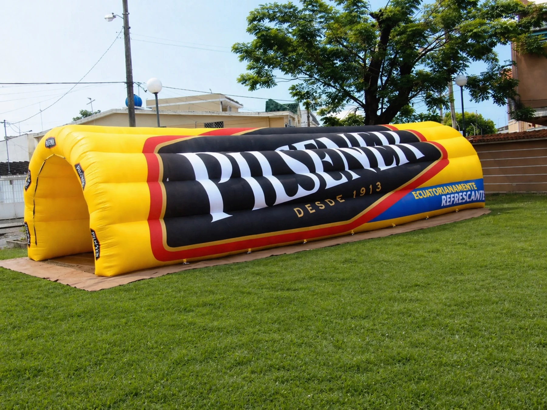 Proyecto túnel inflable Pilsener amarillo